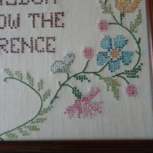Vintage Framed Embroidery Cross Stitch "Serenity Prayer" Floral Design 17.5"x14" - Picture 12 of 15